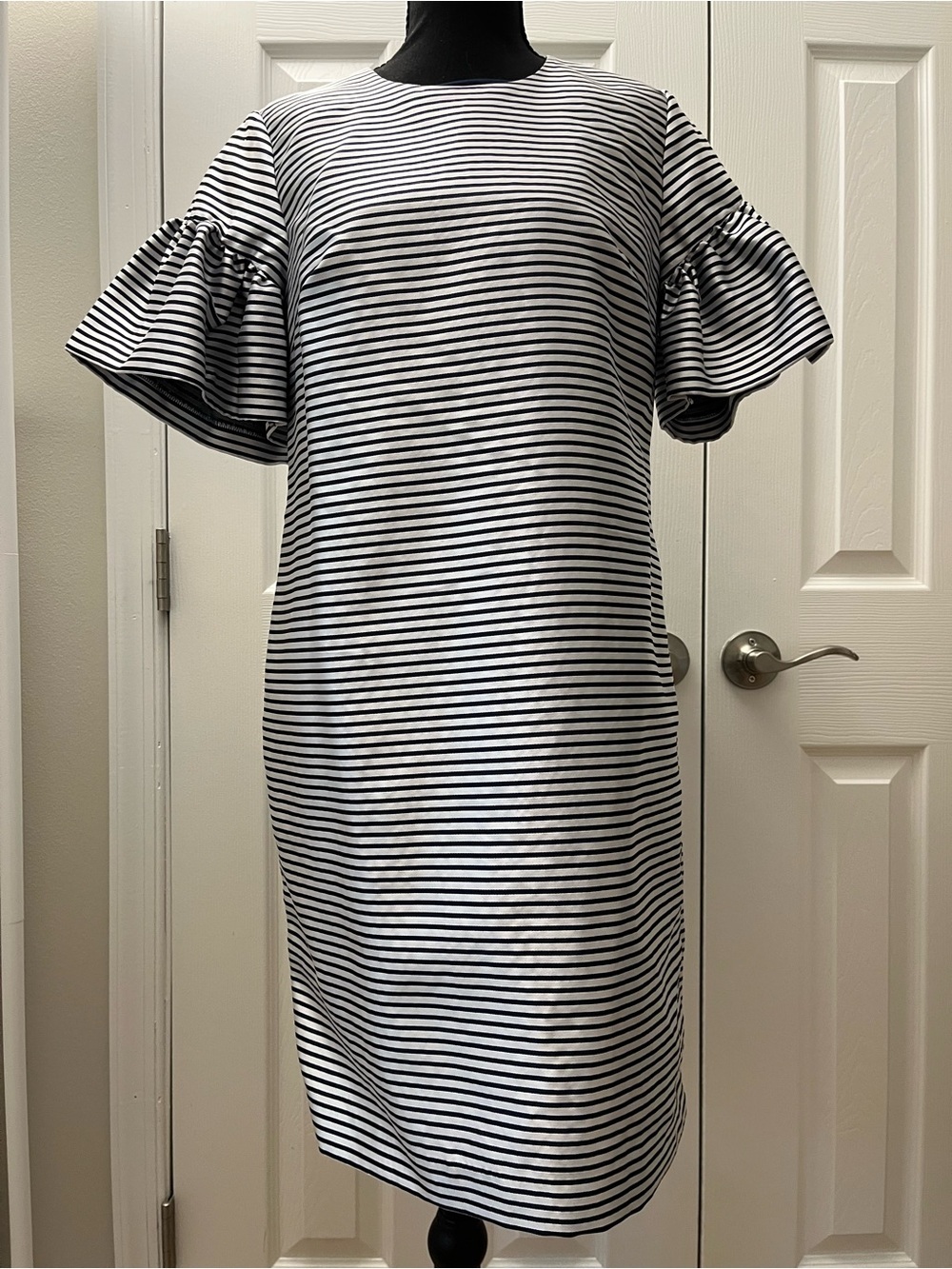 Banana Republic Striped Ruffle Sleeve Dress Navy White Sz 4 EUC